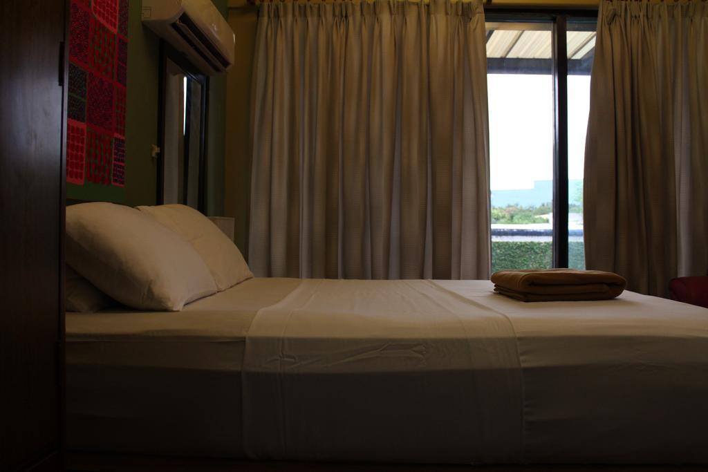 Purple Tree Bed & Breakfast Paranaque City Esterno foto